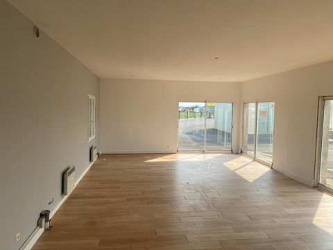 A LOUER   local commercial 2610 86000 Poitiers