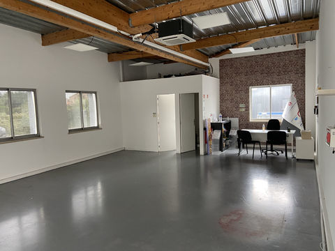 A LOUER   local commercial 2300 86000 Poitiers