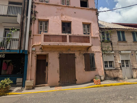   Immeuble � fort potentiel   Id�al investisseur   Centre-ville de La Trinit� - 110 m2 Maison - 5 pi�ce(s) - 110 m�