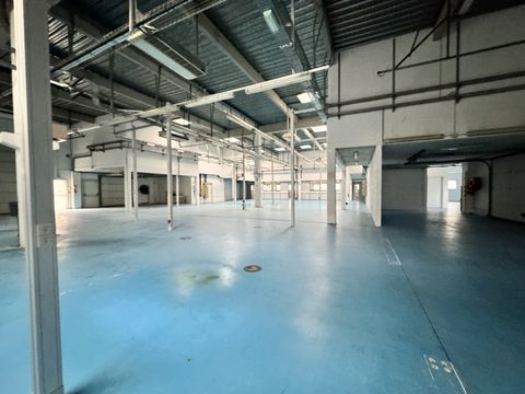 Locaux d'activit&eacute; - A LOUER - 1&nbsp;799 m&sup2; divisibles &agrave; partir de 779 m&sup2; 26985 94200 Ivry sur seine