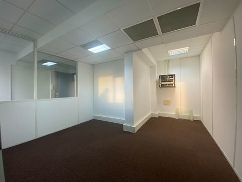 Bureaux - A LOUER - 497 m&sup2; divisibles &agrave; partir de 32 m&sup2; 7041 94200 Ivry sur seine