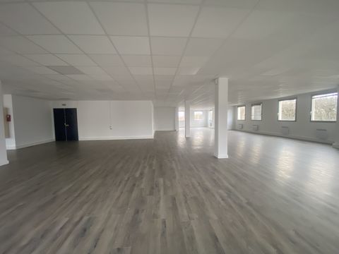 Bureaux - A LOUER - 2&nbsp;513 m&sup2; divisibles &agrave; partir de 317 m&sup2; 21989 94550 Chevilly larue
