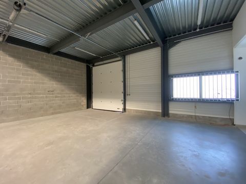 Locaux d'activit&eacute; - A LOUER - 305 m&sup2; non divisibles 3528 95240 Cormeilles en parisis