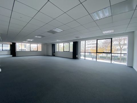 Bureaux - A VENDRE - 222 m&sup2; non divisibles 555500 77500 Chelles
