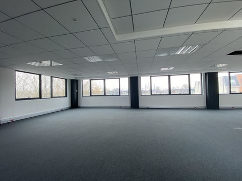 Bureaux - A LOUER - 260 m&sup2; non divisibles 3900 77500 Chelles