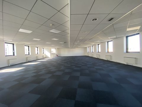 Bureaux - A LOUER - 765 m&sup2; non divisibles 8288 93300 Aubervilliers