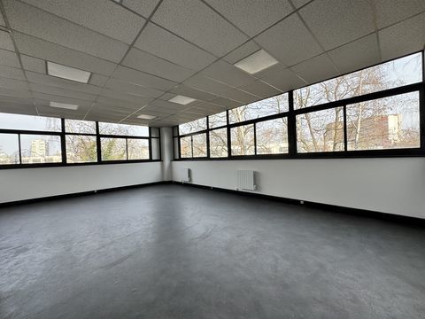 Bureaux - A LOUER - 1&nbsp;044 m&sup2; divisibles &agrave; partir de 60 m&sup2; 11310 93200 Saint denis