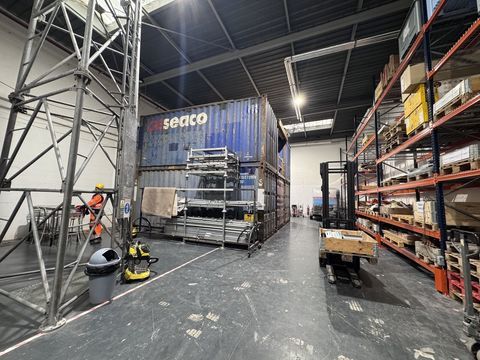 Locaux d'activit&eacute; - A LOUER - 470 m&sup2; non divisibles 5875 93300 Aubervilliers