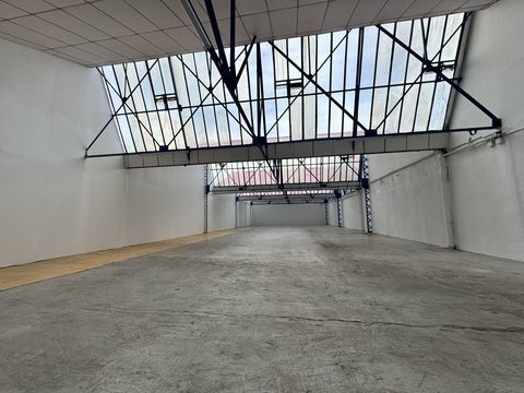 Locaux d'activit&eacute; - A LOUER - 1&nbsp;352 m&sup2; non divisibles 14647 93100 Montreuil