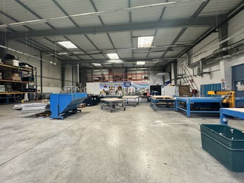 Locaux d'activit&eacute; - A LOUER - 1&nbsp;233 m&sup2; non divisibles 13358 93120 La courneuve