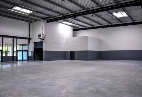 Locaux d'activit&eacute; - A VENDRE - 3&nbsp;168 m&sup2; divisibles &agrave; partir de 264 m&sup2; 6431040 93240 Stains