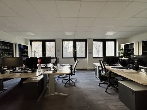 Bureaux - A LOUER - 153 m&sup2; non divisibles 2295 94220 Charenton le pont