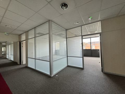 Bureaux - A LOUER - 806 m&sup2; non divisibles 9739 93110 Rosny sous bois