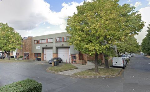 Locaux d'activit&eacute; - A LOUER - 722 m&sup2; non divisibles 6919 93140 Bondy