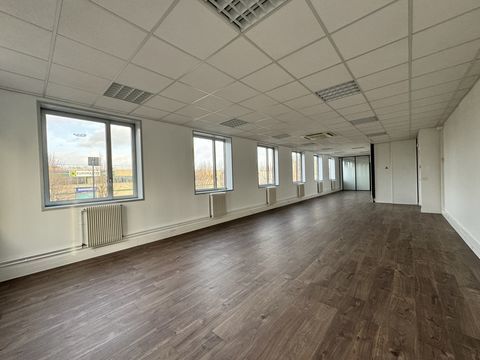 Bureaux - A LOUER - 475 m&sup2; divisibles &agrave; partir de 215 m&sup2; 3958 93420 Villepinte