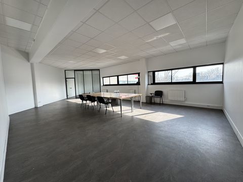 Bureaux - A LOUER - 163 m&sup2; non divisibles 1766 93200 Saint denis
