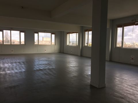 Bureaux - A LOUER - 460 m&sup2; divisibles &agrave; partir de 210 m&sup2; 7200 93100 Montreuil