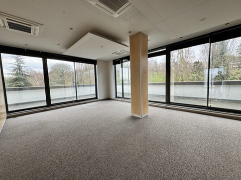 Bureaux - A LOUER - 567 m&sup2; non divisibles 6851 93110 Rosny sous bois