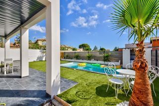  Maison 5 pi�ces 73 m� Poussan