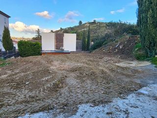  Terrain 325 m� Le rove