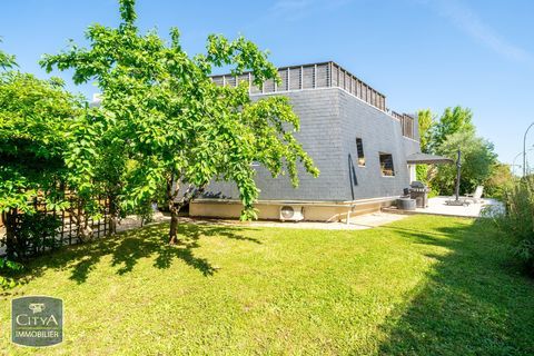   maison Maison - 7 pi�ce(s) - 185 m�