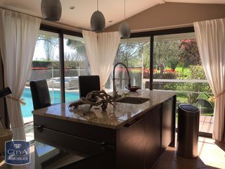  Maison � vendre 5 pi�ces 240 m�