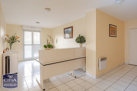 local 238000 37540 Saint-cyr-sur-loire