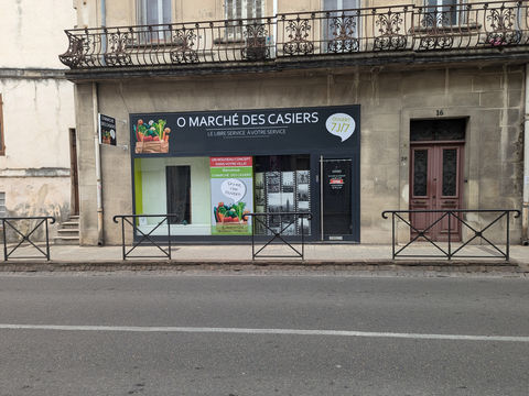 &Agrave; VENDRE   LOCAL COMMERCIAL   HYPER CENTRE D'ARLES   MURS LIBRES 214000 13200 Arles