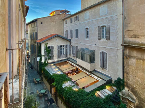 Fonds de commerce Restaurant 320000 13200 Arles