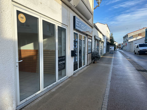 Local commercial de 34 m2 rue pi&eacute;tonne Jard-Sur-Mer 146500 85520 Jard sur mer