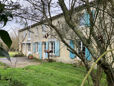   SAINTE-CHRISTINE LONGERE A RAFRAICHIR AVEC D�PENDANCE ATTENANTE ET 3 000 m2 DE TERRAIN Maison - 5 pi�ce(s) - 110 m�