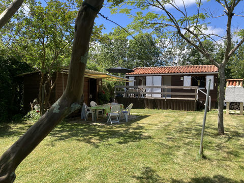   LE MAZEAU PROCHE RIVIERE -Bungalow en bois sur�lev� vendu meubl�, id�al amoureux de la nature ! Maison - 3 pi�ce(s) - 32 m�