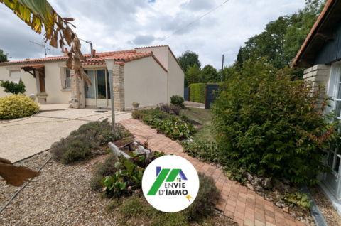   SANSAIS PLAIN PIED 3 CH ET ANNEXES Maison - 5 pi�ce(s) - 92 m�