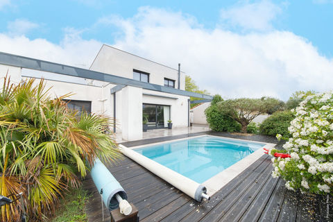   Maison T6 160m2 Maison - 7 pi�ce(s) - 160 m�