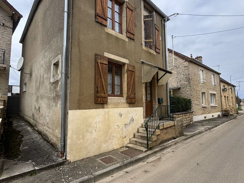   ETROCHEY ( 21) Maison de 100m2 avec petite cour proche de CHATILLON SUR SEINE ( 21) Acc�s par A5 et A7 Maison - 5 pi�ce(s) - 100 m�
