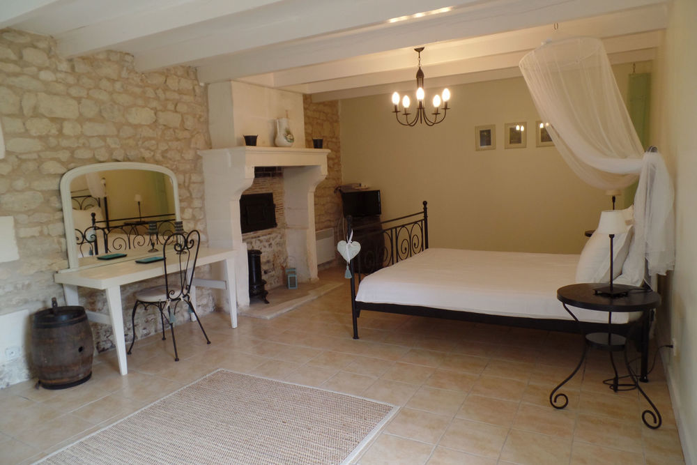 � vendre  Propri�t�/ch�teau Saint-Jean-d'Ang�ly (17400)