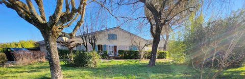   Villa - 150 m2 habitable de plain-pied et 50 m2 de garages attenants - combles et d�pendances - 3390 m2 Maison - 7 pi�ce(s) - 150 m�