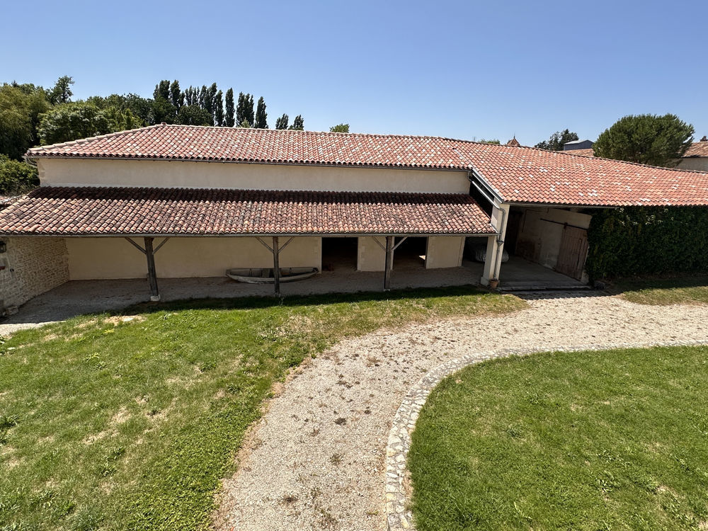 � vendre  Propri�t�/ch�teau Saint-Jean-d'Ang�ly (17400)