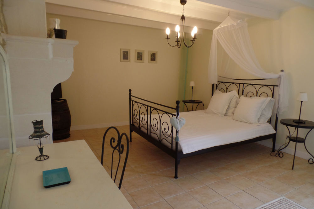 � vendre  Propri�t�/ch�teau Saint-Jean-d'Ang�ly (17400)