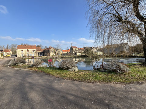   Ancien corps de ferme comprenant une demeure de 210m2 avec un terrain 3200M2 et d�pendances Maison - 9 pi�ce(s) - 210 m�