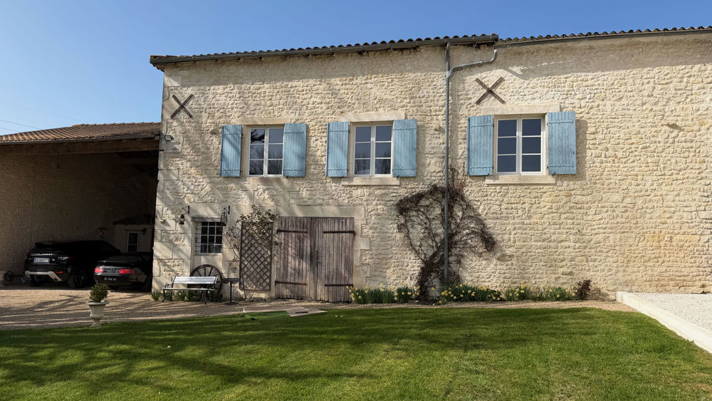 � vendre  Propri�t�/ch�teau Saint-Jean-d'Ang�ly (17400)