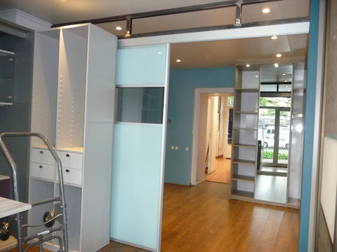 MONTBRISON IDEALEMENT SITUE LOCAL 52 M2 AVEC VITRINE 500 42600 Montbrison