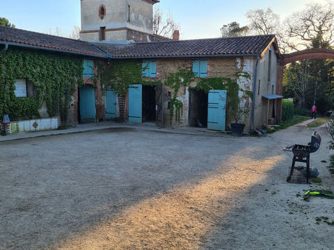 CINTEGABELLE- Fonds de commerce pension de chevaux et poney club 75000 31550 Cintegabelle