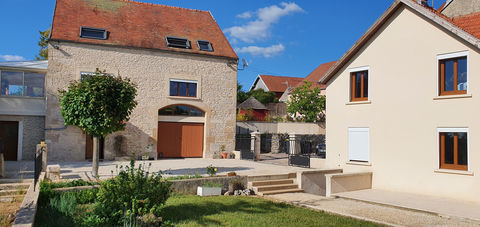   Ensemble immobilier de deux maisons(300m2)  r�nov�es avec un terrain arbor� de 3700m2 proche de DIJON (45mn) Maison - 12 pi�ce(s) - 300 m�