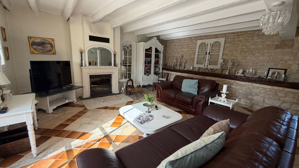 � vendre  Propri�t�/ch�teau Saint-Jean-d'Ang�ly (17400)