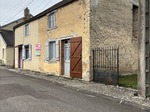   Ste Colombe-sur-Seine, maison de 1847  � r�nover , avec terrain de 1400m2 Maison - 5 pi�ce(s) - 95 m�