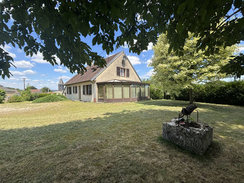   LAIGNES (21) maison de 205m2 ,ann�e 1980 ,avec sous-sol , garages et terrain de 2000m2 proche de l'autoroute. Maison - 8 pi�ce(s) - 204 m�