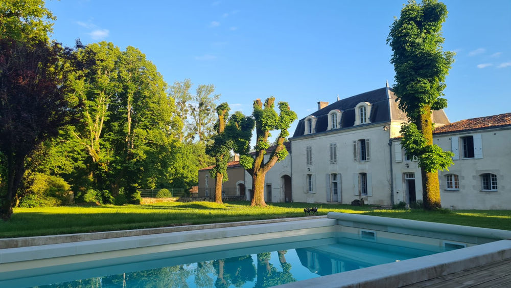 � vendre  Propri�t�/ch�teau Saint-Jean-d'Ang�ly (17400)