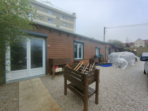   MAISON DE CHARME RENOVEE DE 105 M2 HABITABLE AVEC ABRI DE JARDIN SUR 350 M2 DE TERRAIN CLOS AU CALME Maison - 6 pi�ce(s) - 105 m�