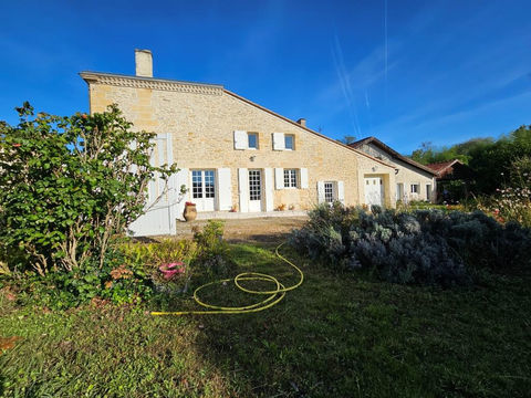   Maison principale 189 m2 5 chambres + maison secondaire 60 m2   Terrain 3235 m2 Maison - 8 pi�ce(s) - 180 m�